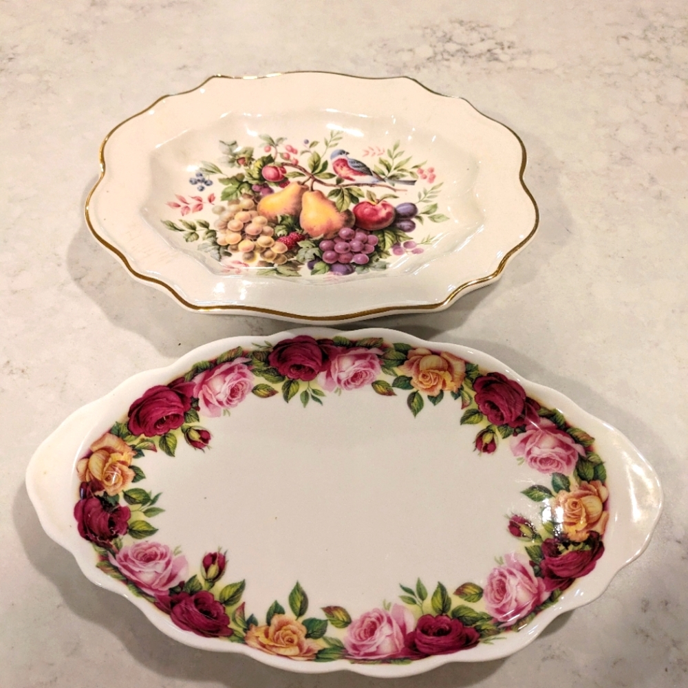 Vintage Set of 2 Serving Trays Made in England New
